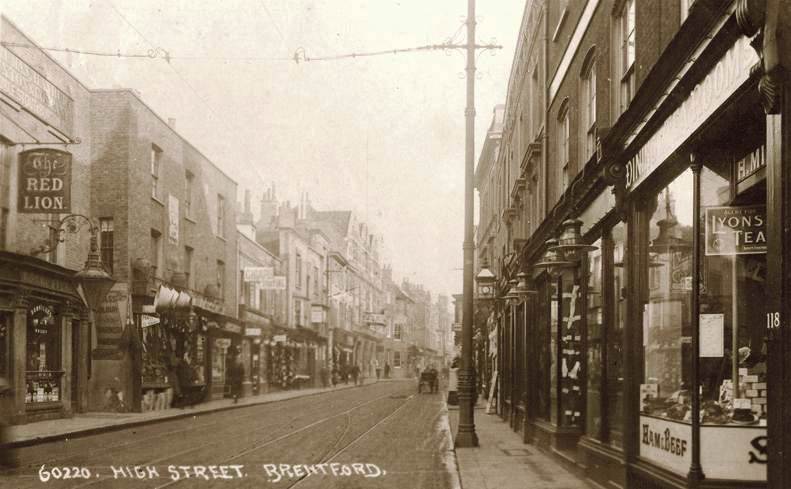 View of both sides of High Street, Red Lion to left foreground