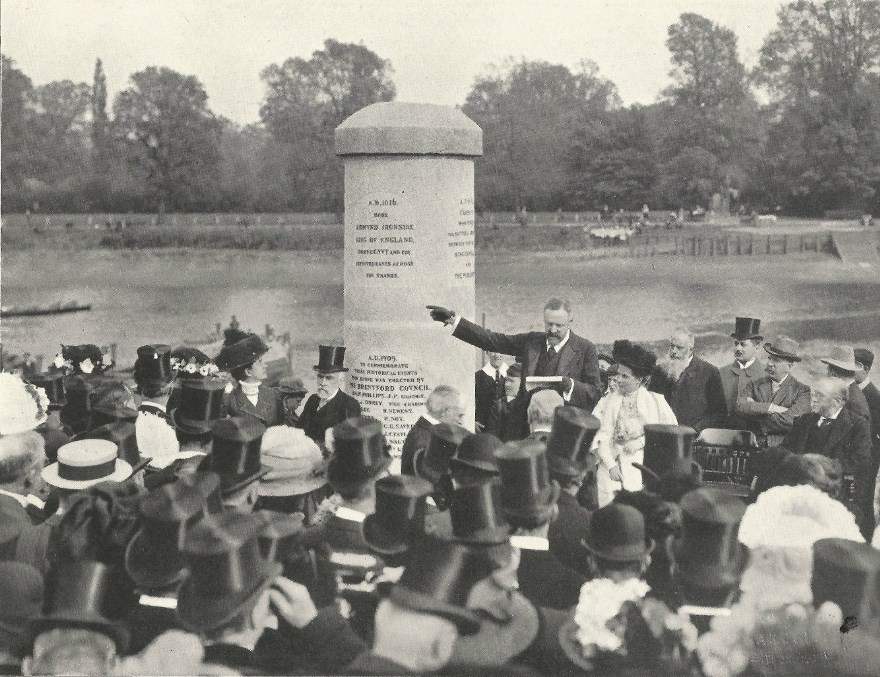 Ceremony, Thames in the  background, many hatted gents in the foreground