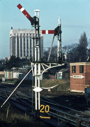 Kew Old Junction railway signal