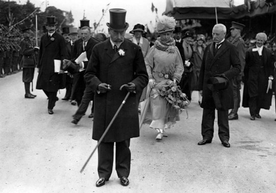 King George V and Queen Mary with local dignitaries