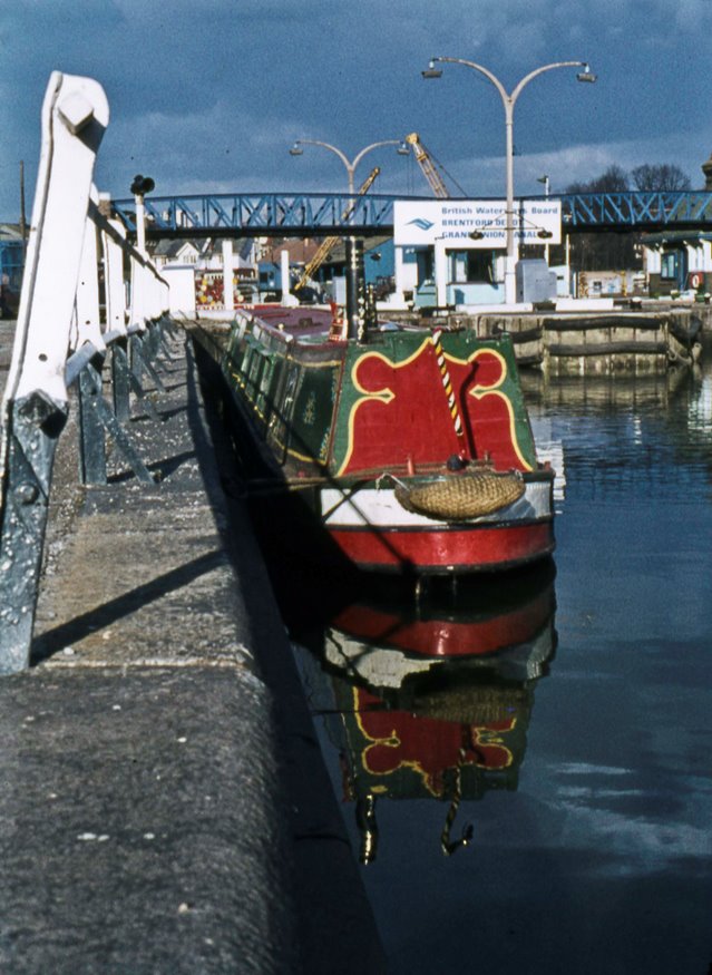 Brentford Lock Narrowboat