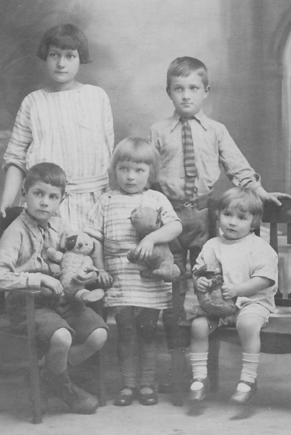 B/w studio photo of five Newman children
